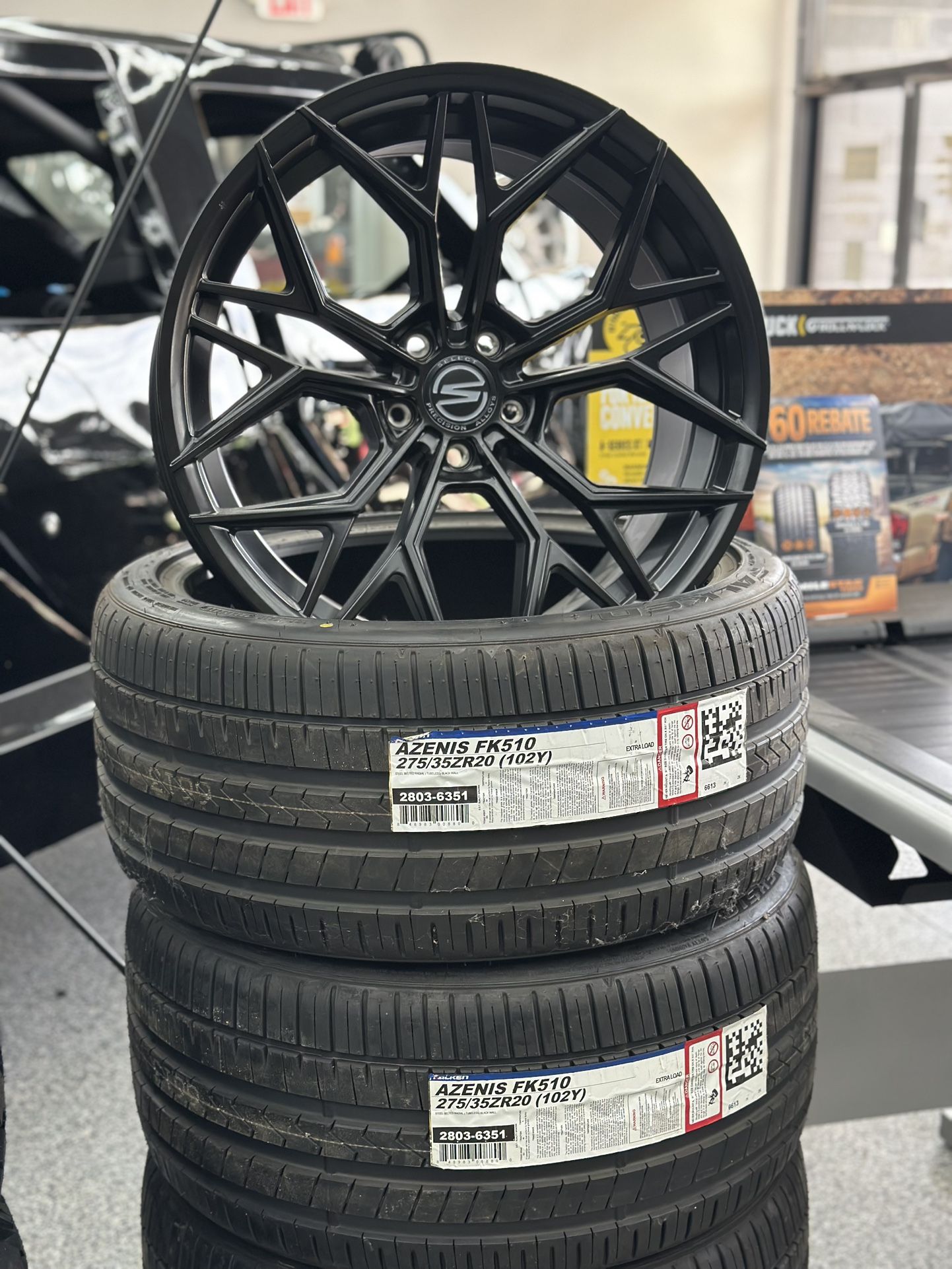 275/35/20 FALKEN