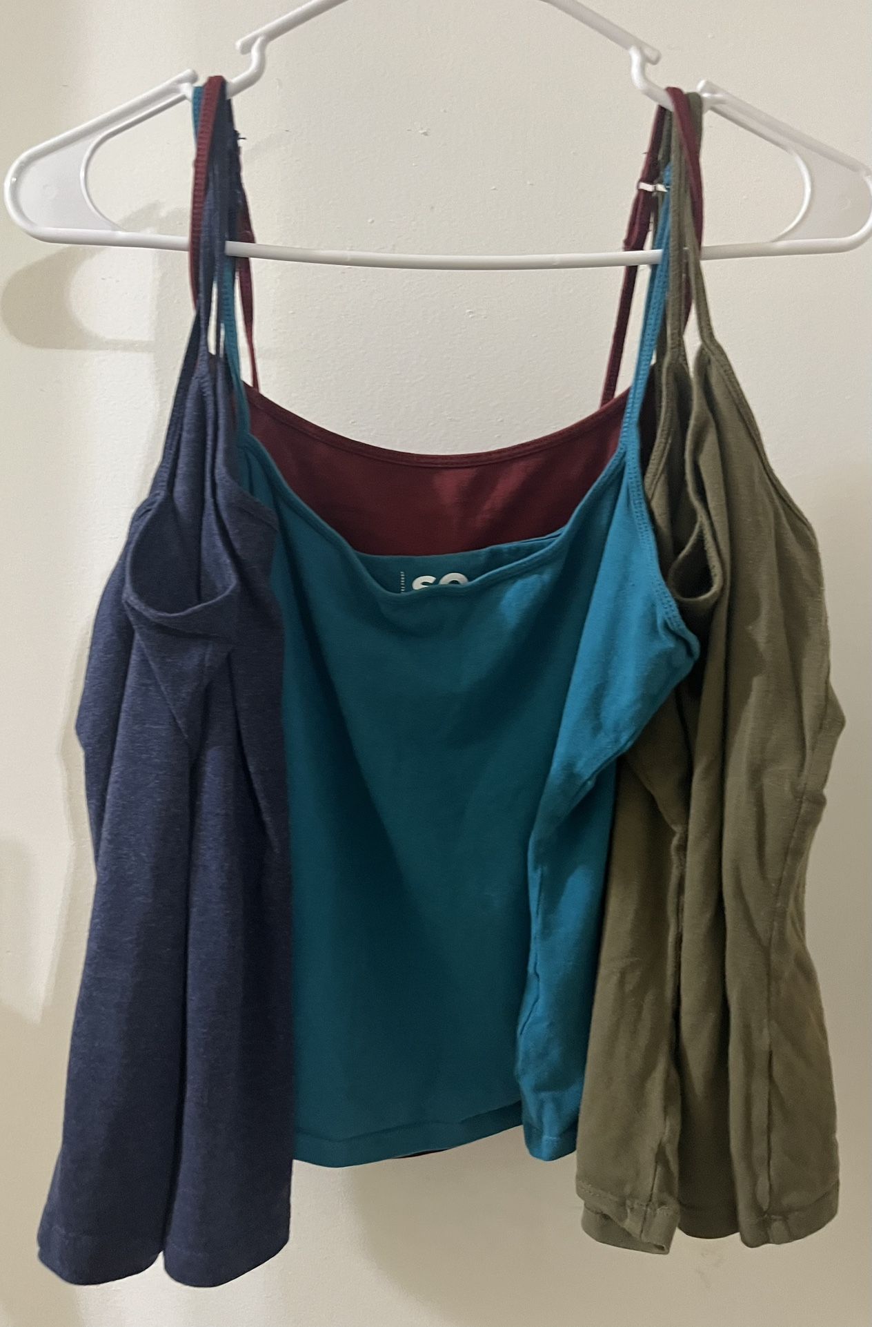 4-woman’s tank tops all for 10.00 (large)