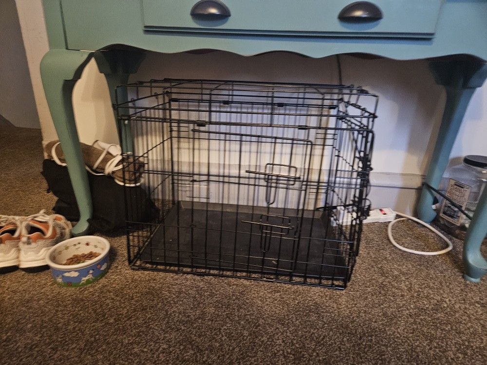 Used 24 inch Collapsablr Crate