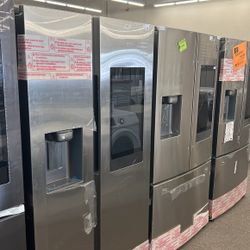Samsung Smart Refrigerator With Family Hub 