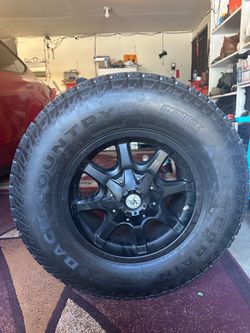All-terrain tire it’s a Toyota 05-2023,, 6 lug bolt pattern