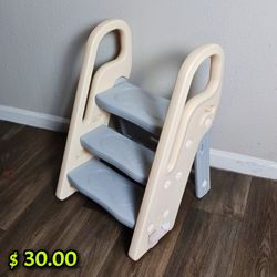 Onasti Foldable Step Stool 