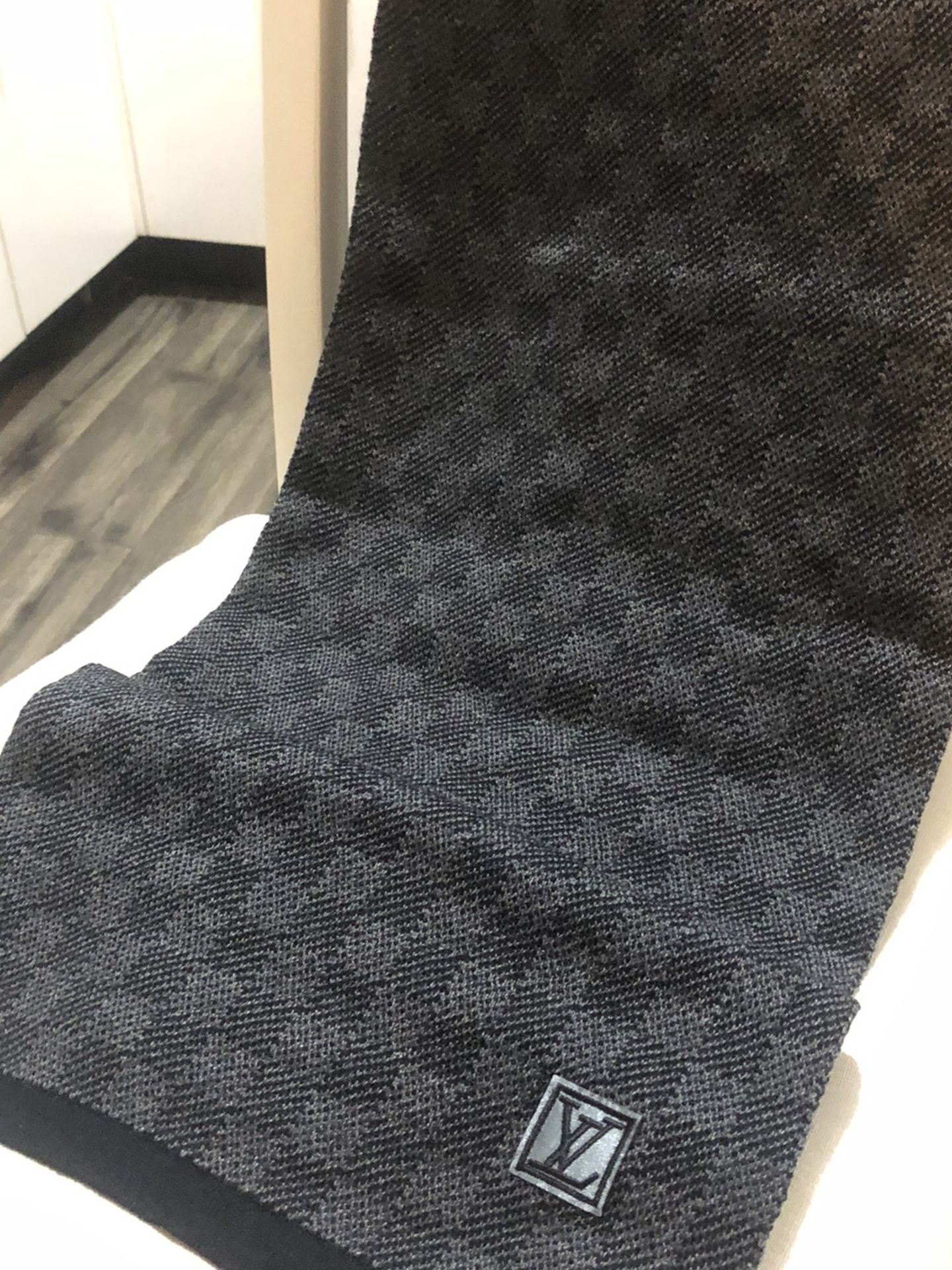 Louis Vuitton Used Scarf