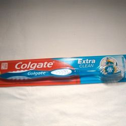 Adult Colgate Extra Clean toothbrush; size: Medium; New

