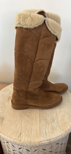 Knee High Ugg Boot Size 61/2