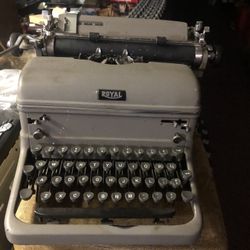 Vintage Royal Type Writer