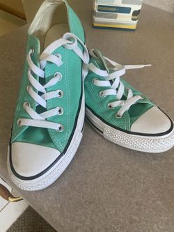 Women’s Size 6 Converse 