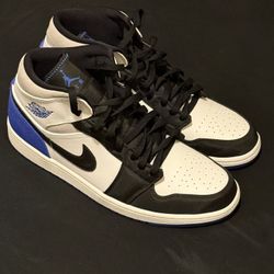 AIR JORDAN 1 MID SE” ROYAL BLACK TOE”