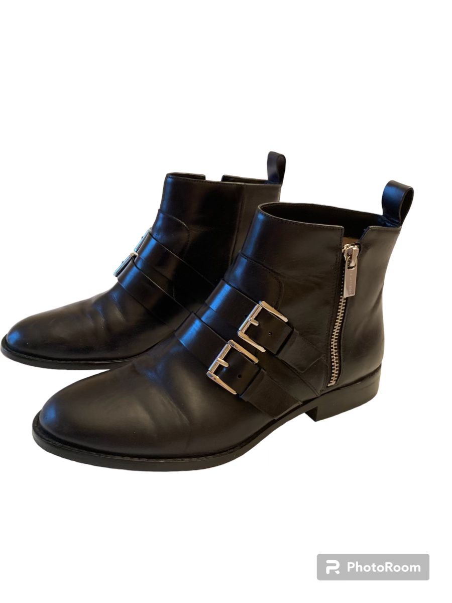 WWomen’s Michael Kors Black Leather Finley Ankle Boot Size 8M