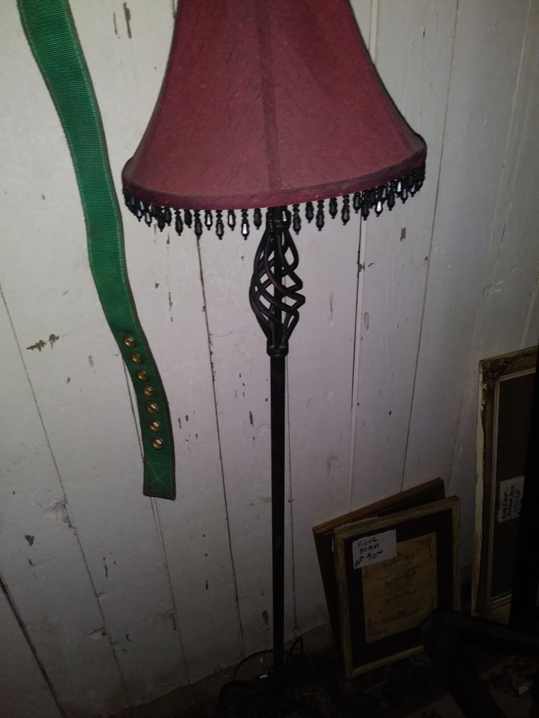 4 ft lamp. Beautiful brandy colored shade .Twisted neck w feet that flare out.