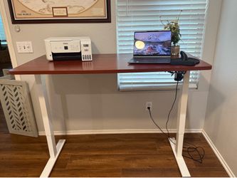 Adjustable desk