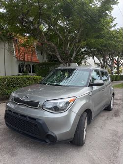 2016 grey Kia Soul