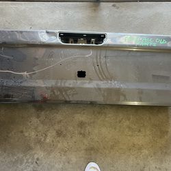 Jeep Gladiator Tailgate With Jeep Emblem Decal