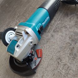 New Makita 4.5in X-LOCK Corded Angle 7.5amp