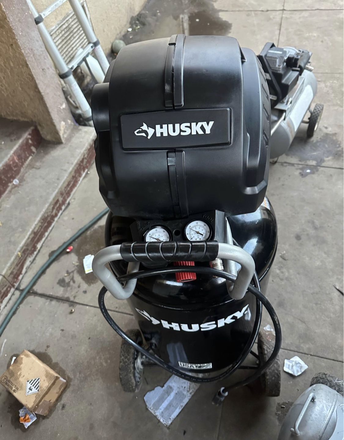 1.7 HP, 200 PSI, 30 Gal., 5.1 SCFM 90 PSI, Single-Stage, Oil Free Portable Vertical Electric Air Com