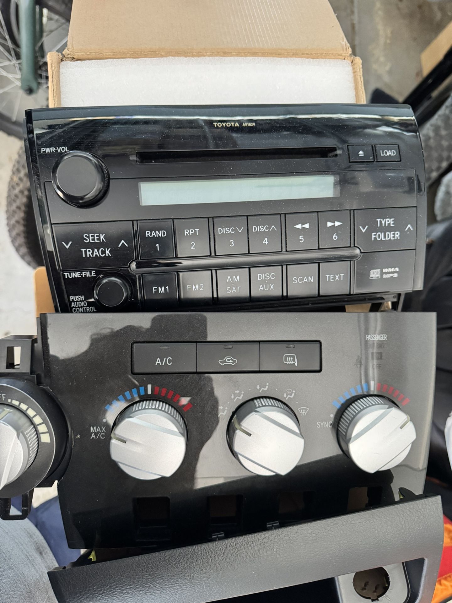 Toyota Tundra Sequoia Radio