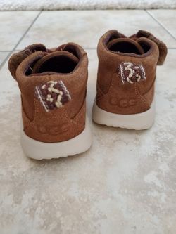 Ugg toddler size 9