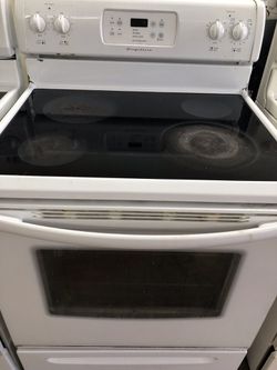 Frigidaire Nice White & Black Glass top Electric Stove! 30-Day Warranty! Delivery Available!