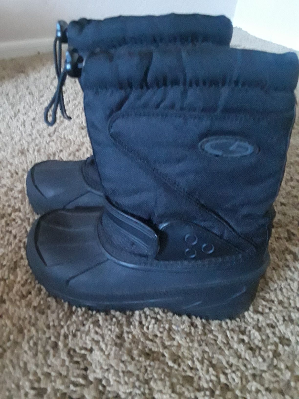 SNOW BOOTS SZ 13 KIDS BLACK