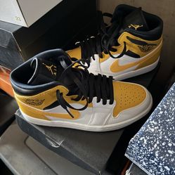 Jordan 1 Mid