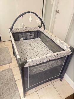 Sleep and play baby bed + mattress + bath tub