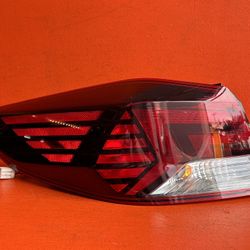 2019 2020 HYUNDAI ELANTRA LEFT DRIVER SIDE TAIL LIGHT OEM 92401-F3500