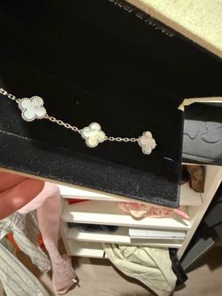 White pearl bracelet