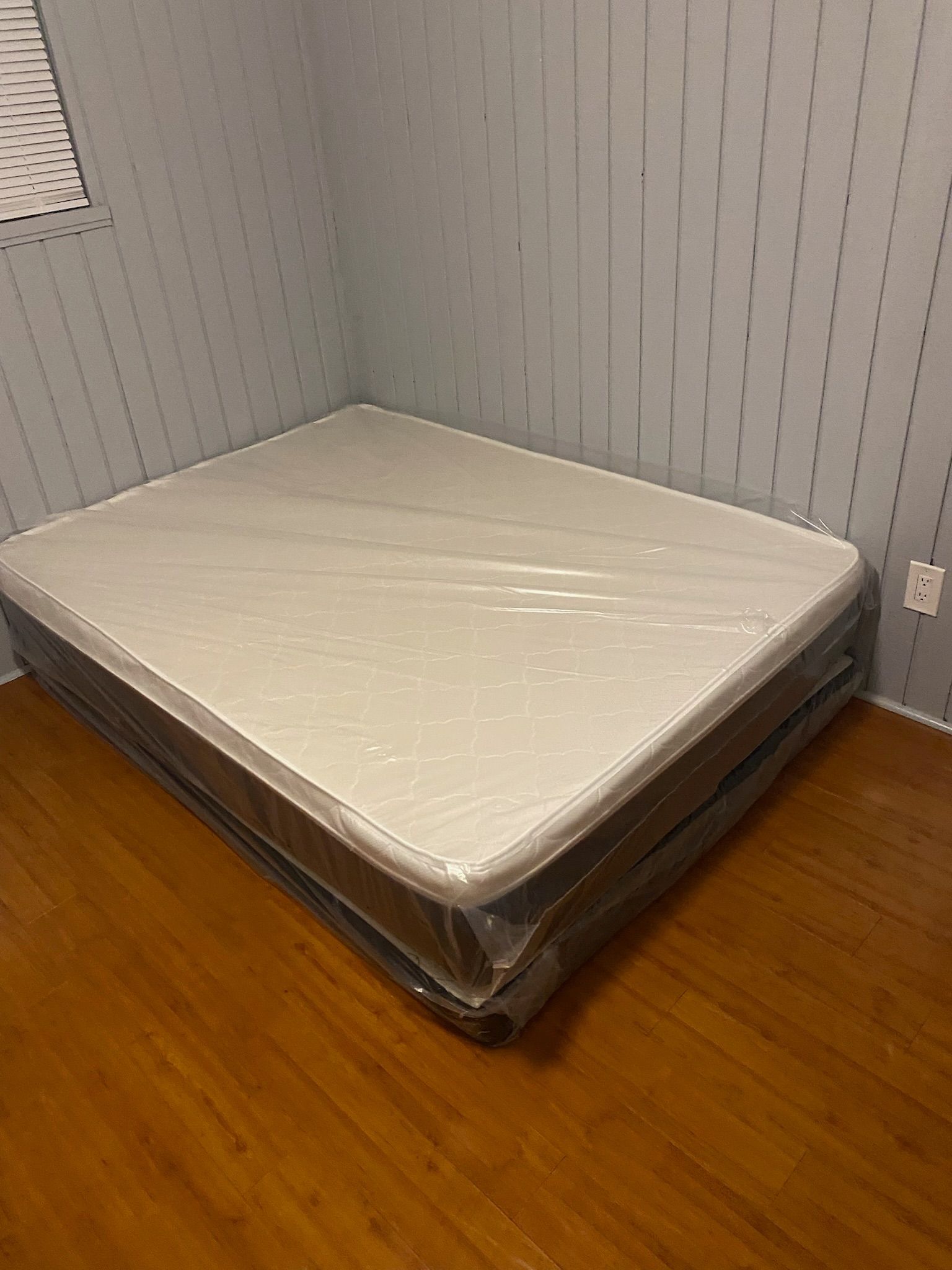 Queen Size Pillow Top Mattress Set and Box Spring Delivery Available!