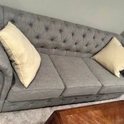 Gray Tuffed 3 Seater Can Deliver 