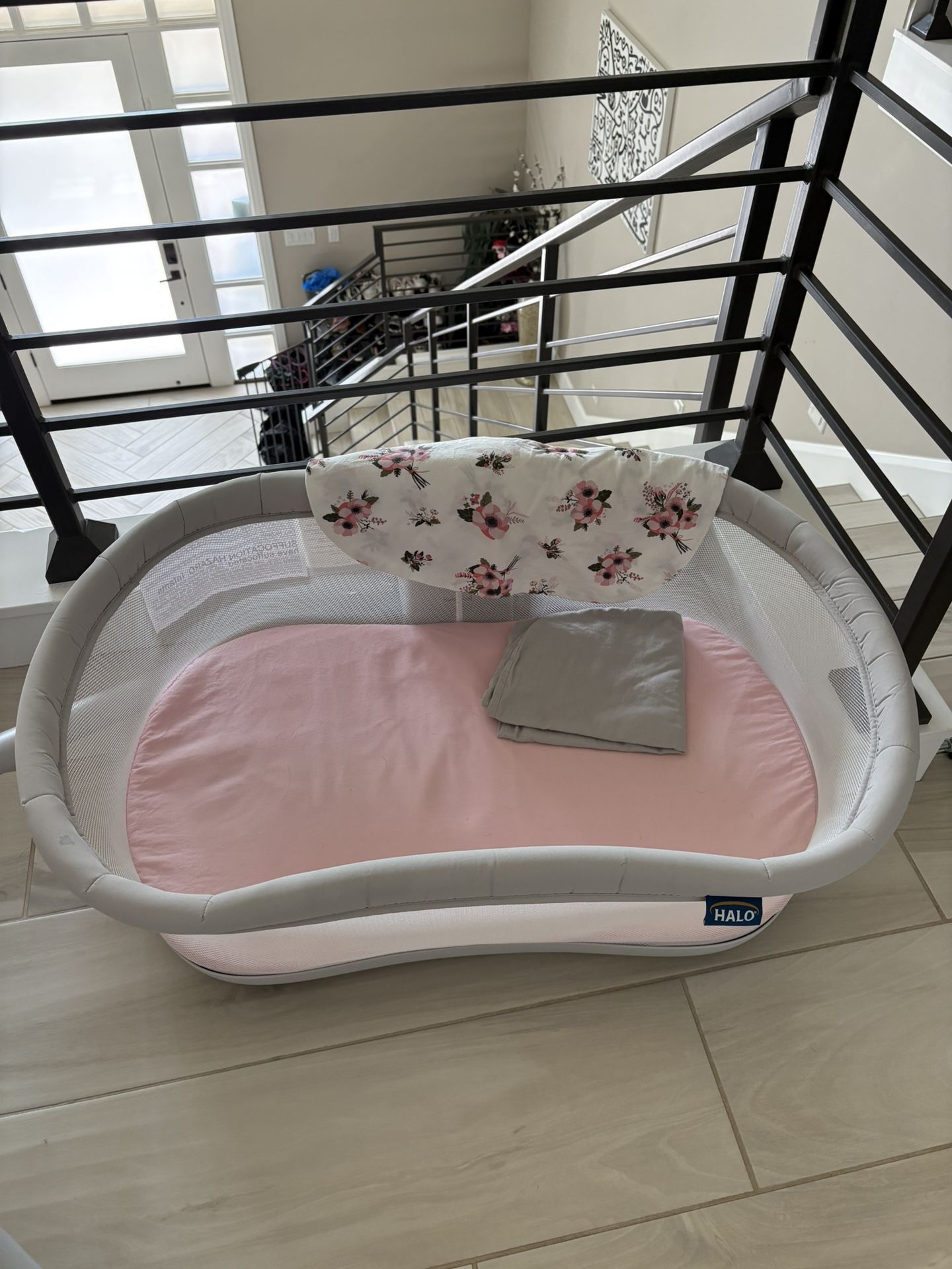 Halo Innovations Bassinest Swivel Sleeper 3.0 Baby Bassinet