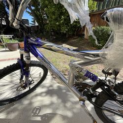 Vintage Mongoose XR200 full-suspension MTB