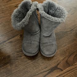 UGGS Youth Size 6