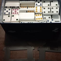 Dominoes 