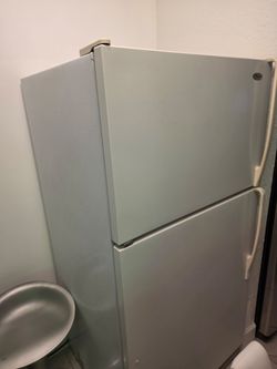 Free White whirlpool Refrigerator
