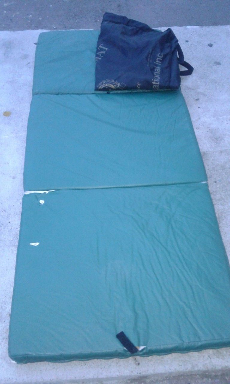 Folding mat