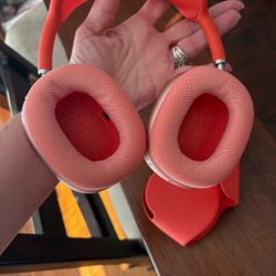 Pink Apple Airpod Maxes