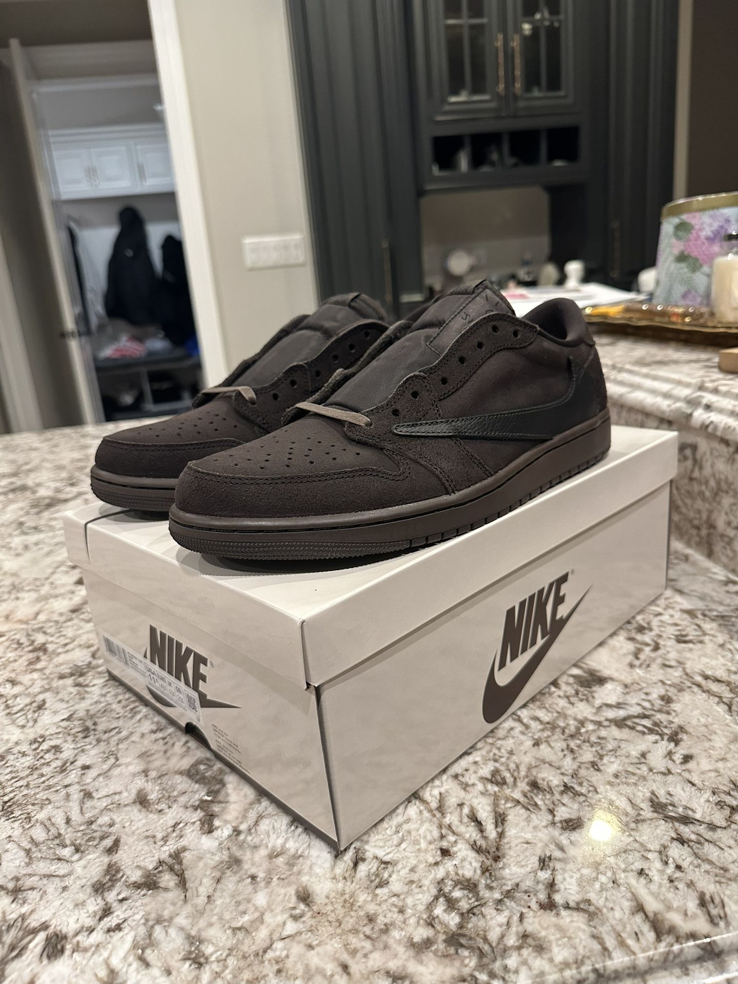 Travis Scott Jordan 1 Low Velvet Brown