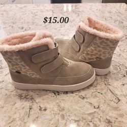 BRAND NEW Girls Boots - Size 3