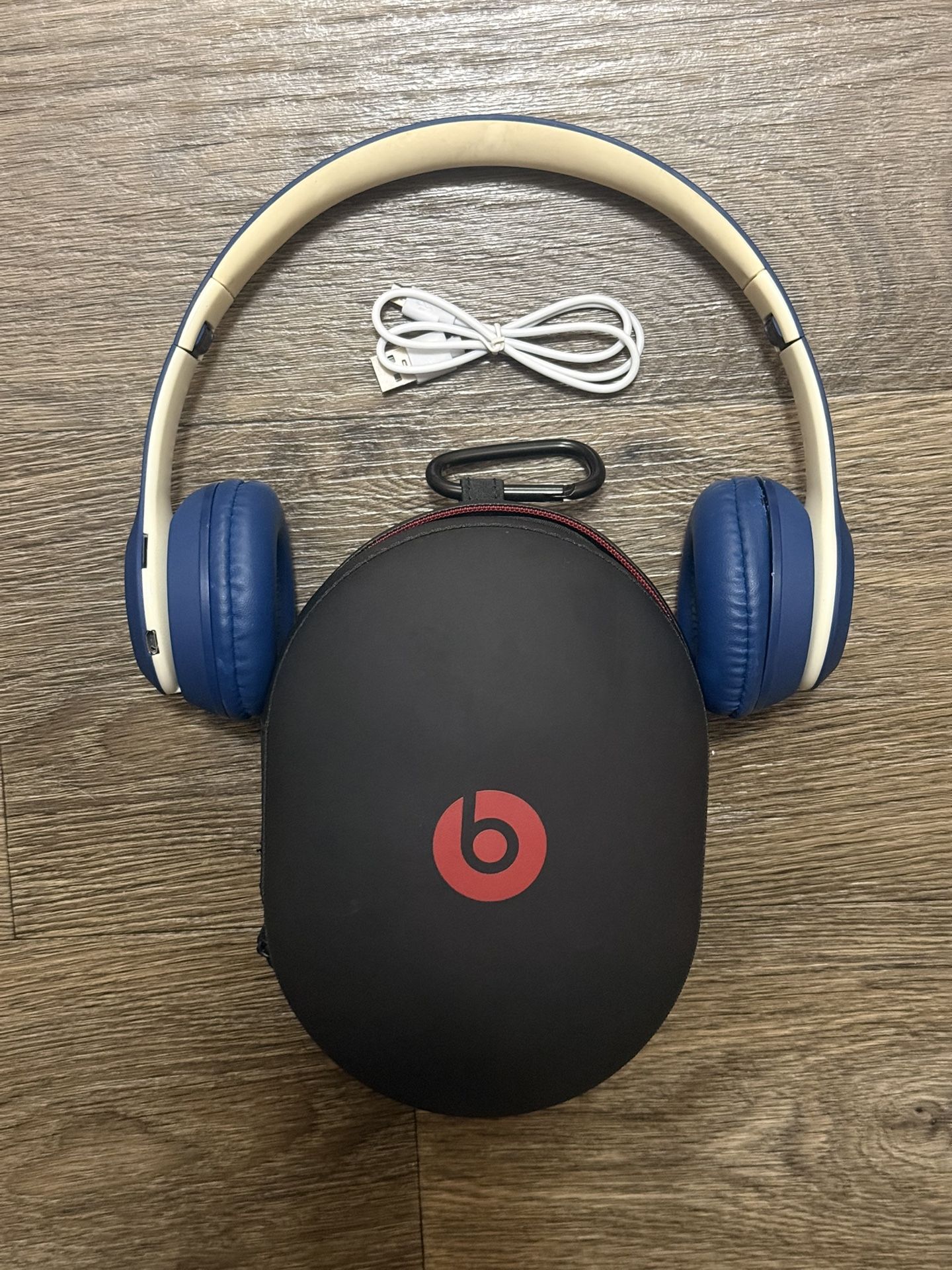 Beats 3 Solo Wireless Headphones With Case & Charger