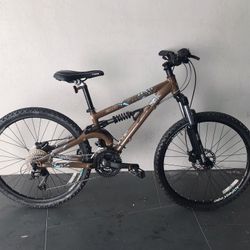 BICYCLE GIANT 27 SPEED EXCELLENT CONDITIONS 