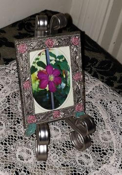 VINTAGE ORNATE FLORAL FLOWER ROSE PEWTER FRAMED CLEMATIS MINI PICTURE ART EASEL SILVER METAL STAND TABLE DECOR