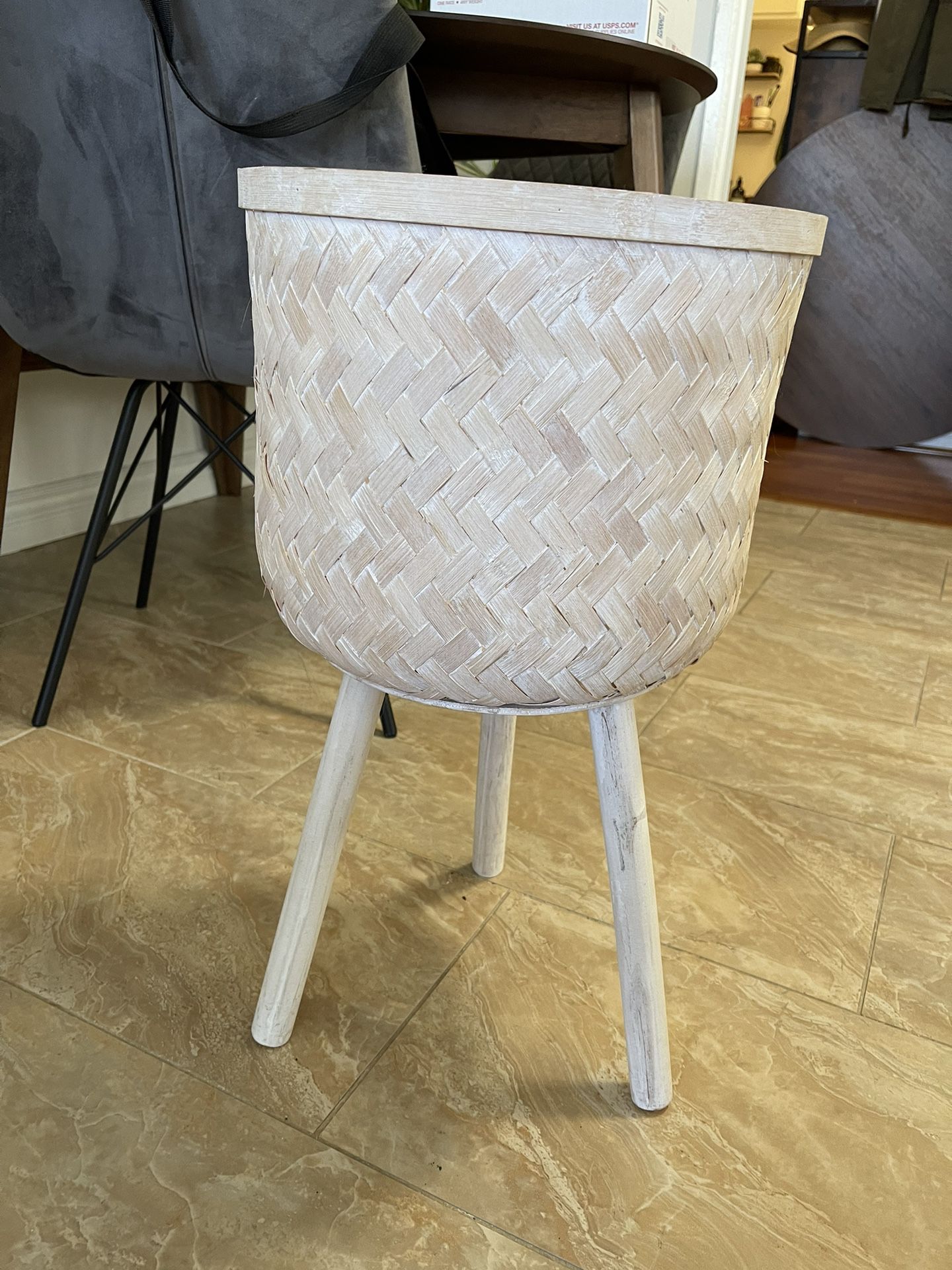$10 OBO • Wood + Bamboo Plant Stand / Basket