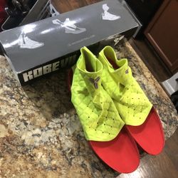 Kobe VII ‘Christmas’ (Kobe System Insole/Ankle Sleeve) sz 10.5 *BRAND NEW*
