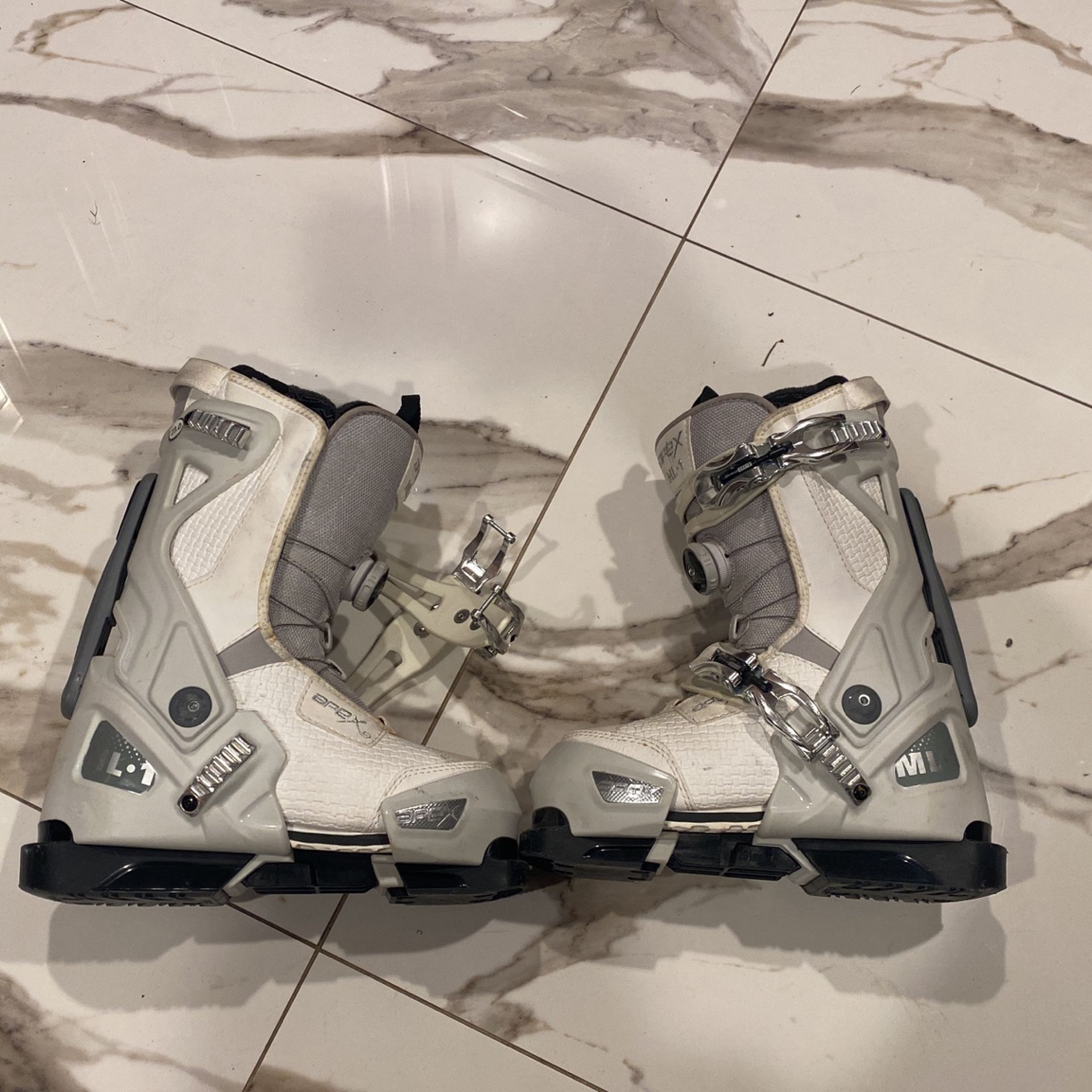 Apex women’s boots size 5.5 For Skis or snowboard