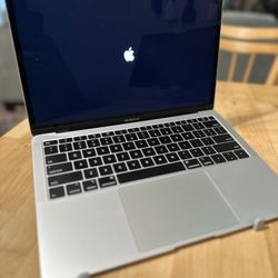 13in MacBook Air 1.6 GHz i5 8GB 128GB
