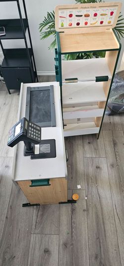 Toy. Cashier