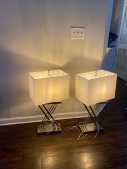 Modern Matching Table Lamps (Set of 2) – Excellent Condition