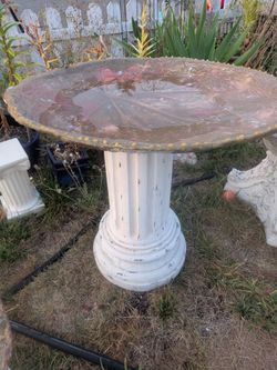 Large leaf shaped bird bath
