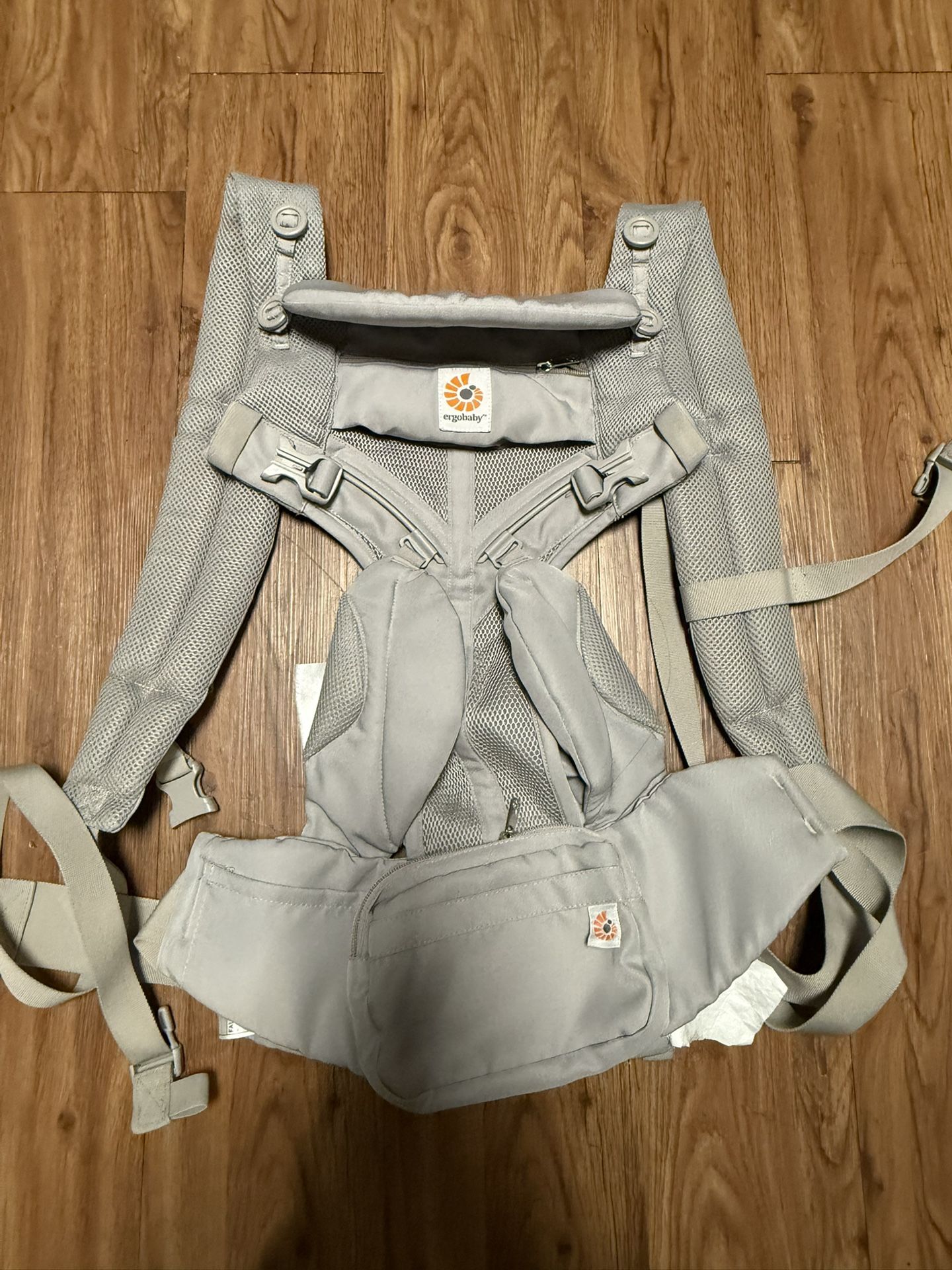 Ergobaby Omni Classic Baby Carrier (7-45 lb)