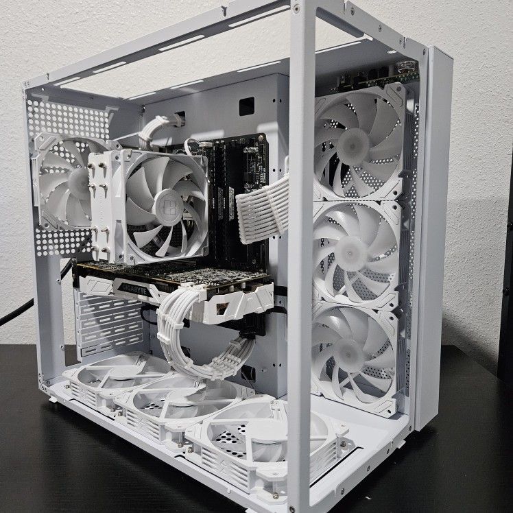 White Gaming PC 